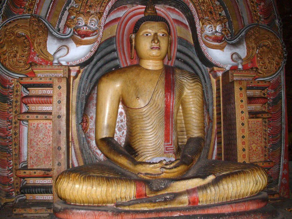 04-Great Buddha in the Golden Temple.jpg - Golden Temple of Dambulla